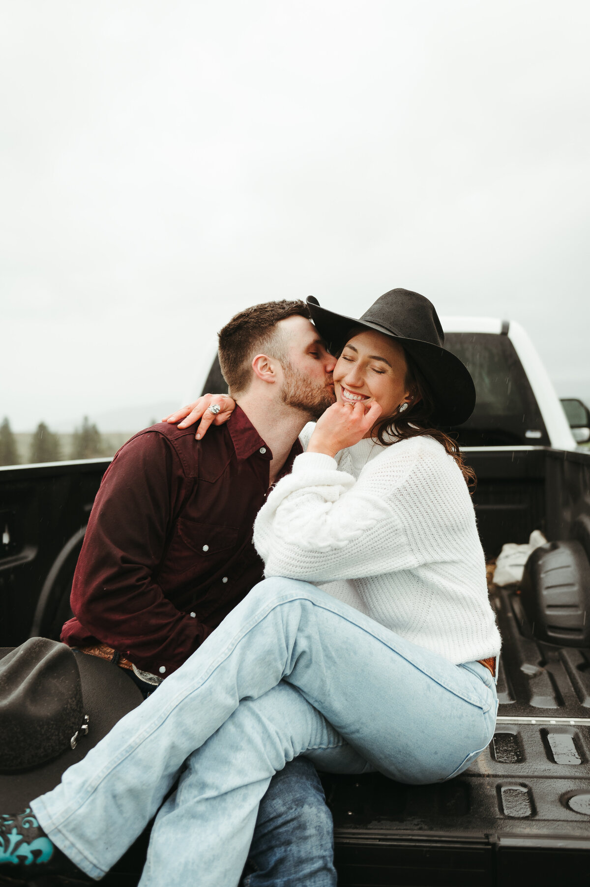 presley-gray-photo-montana-western-style-engagement-4025