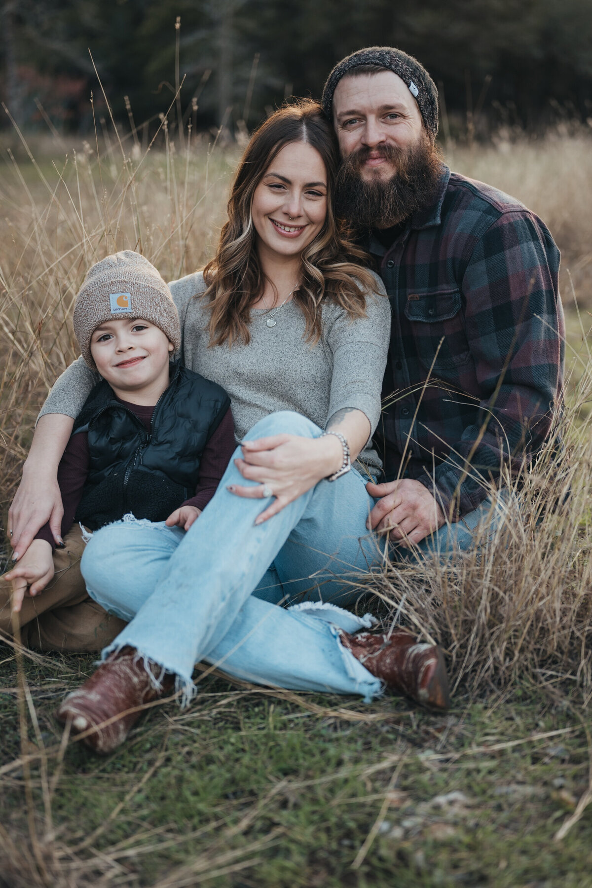 family-sitting-pose