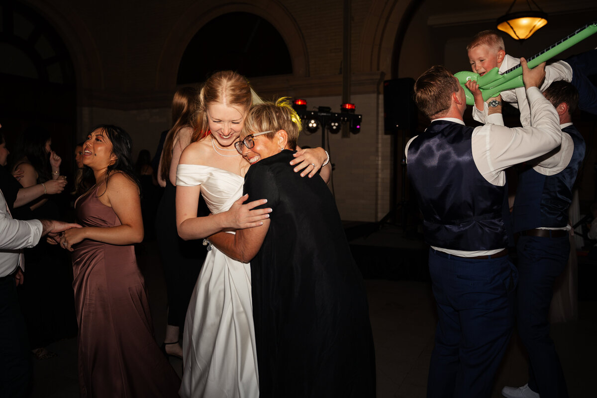timeless-summer-wedding-twin-cities-minnesota
