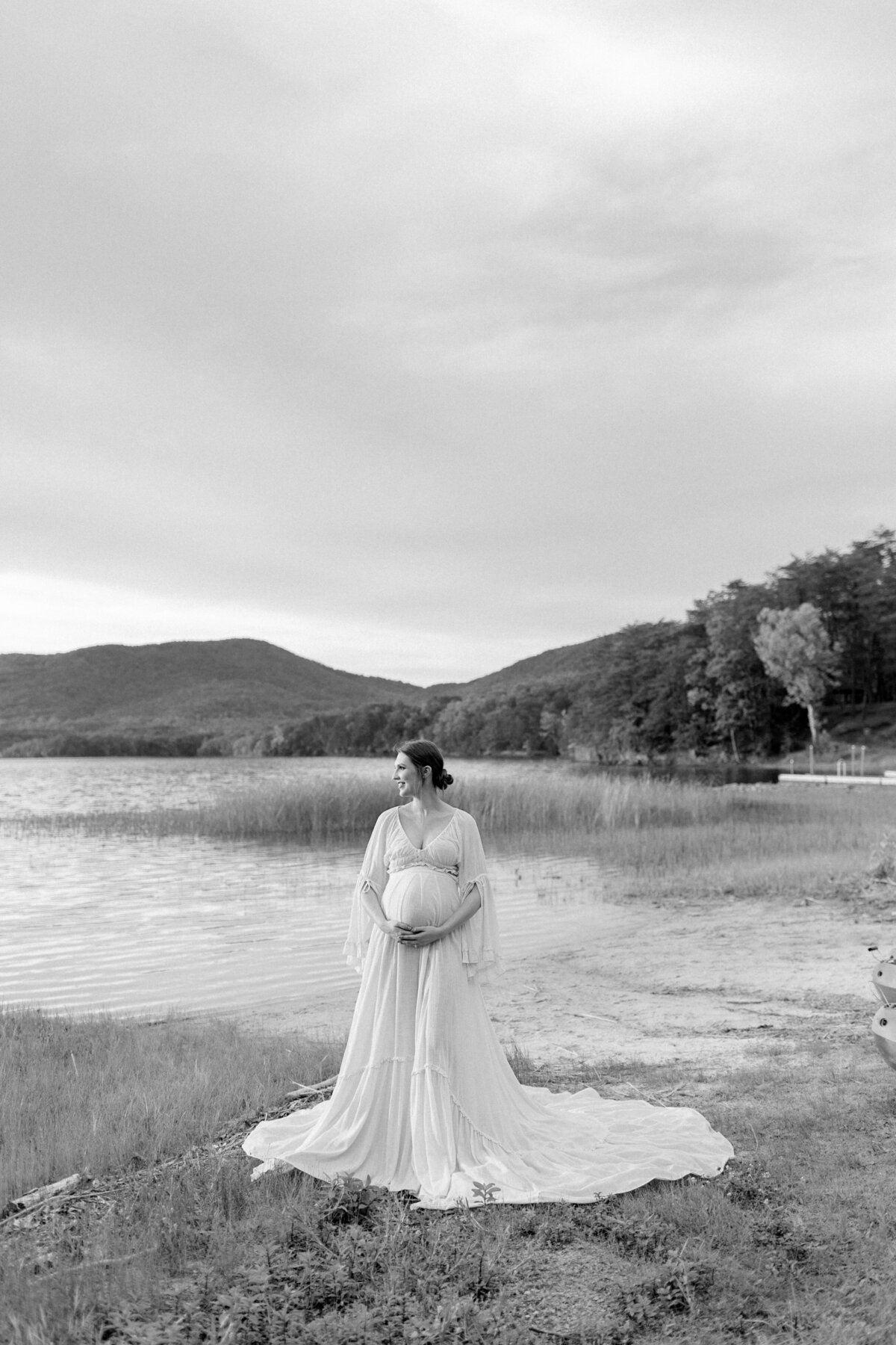 Documentary-Maternity-Session-at-Carvins-Cove-RJ-104