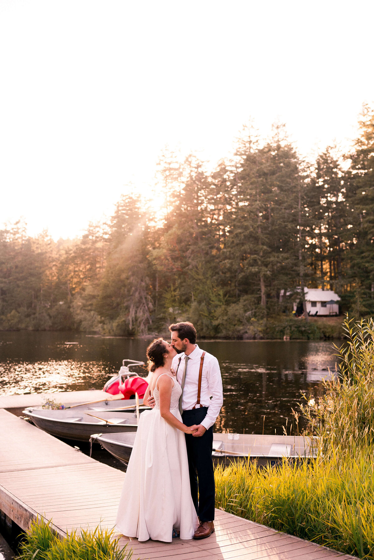 Couple at Lakedale resort Wedding