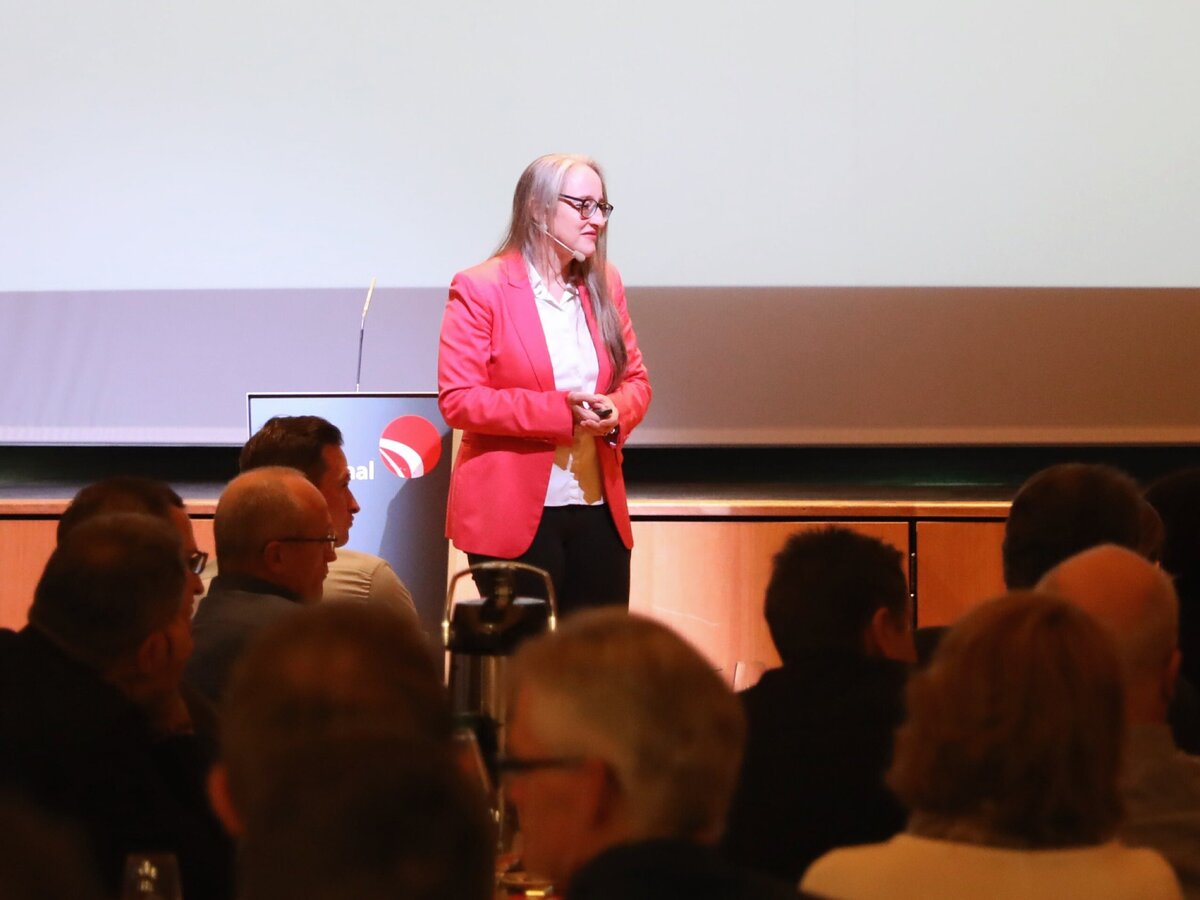 meralunastudio-werbeagentur-schweiz-zuerich-portfolio-jungunternehmerzentrum-flawil-martini-forum-2022 (5)