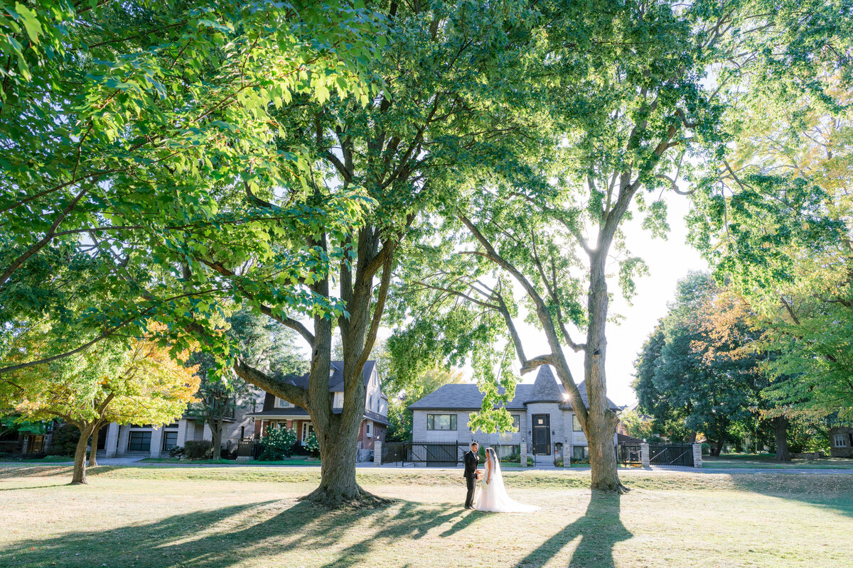 Natural and refined wedding photography by Emma Haidar, serving couples in Canada, NYC, and Europe.