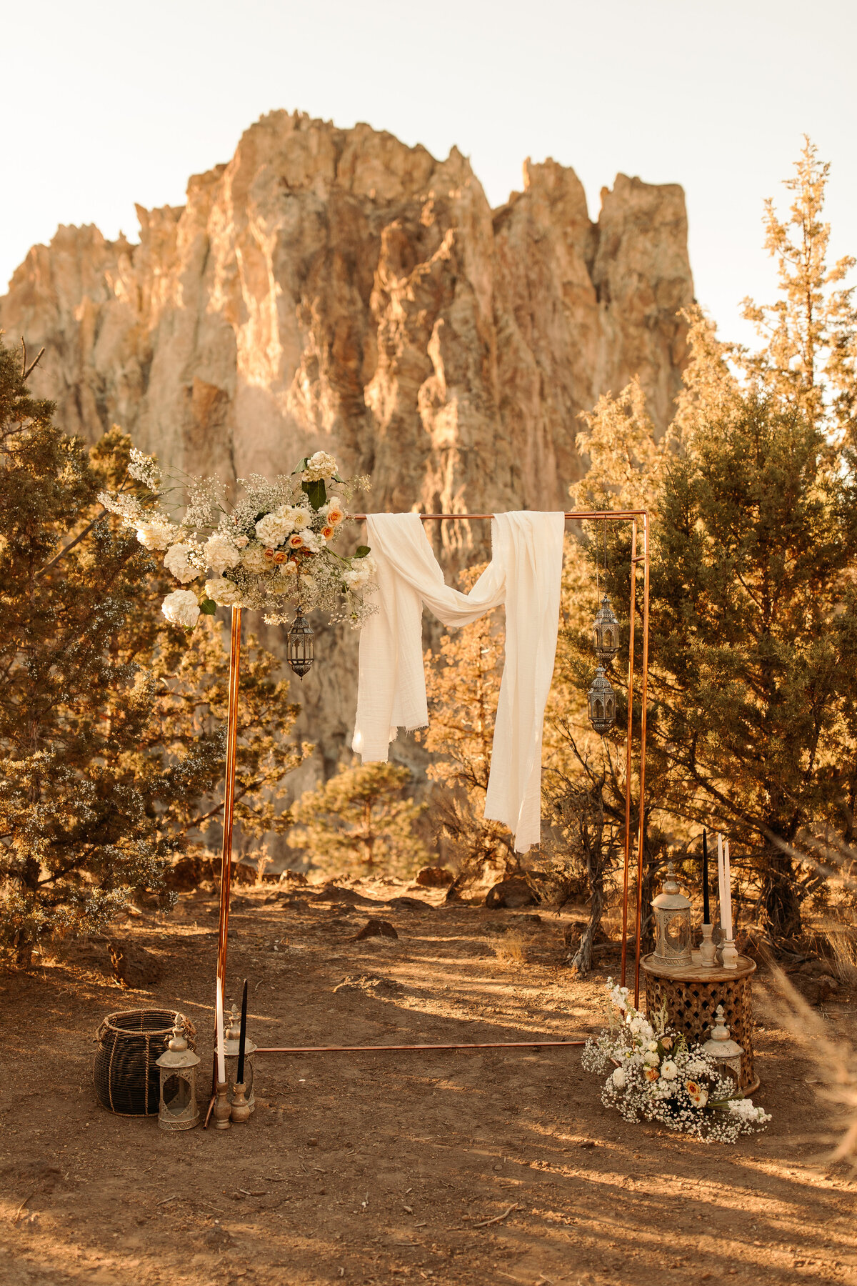 EMILY VANDEHEY PHOTOGRAPHY -- Bend_ Oregon Wedding & Elopement Photographer -- Sith Rock State Park_ Terebonne_ Oregon -- Shootout Society -- Boho Emerald Wedding-58