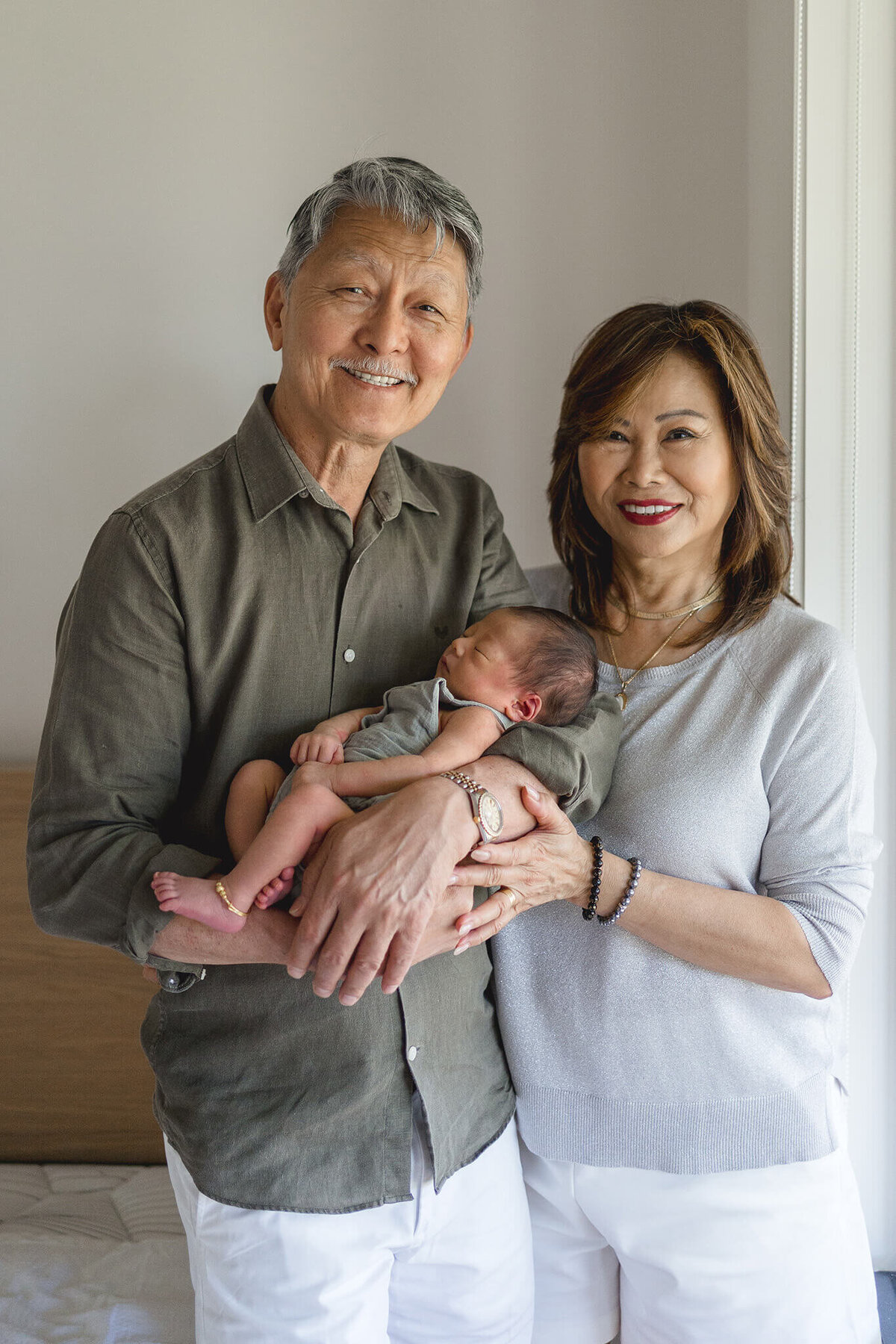 maternity newborn package with grandparents and extended family newborn shoot in Gold Coast