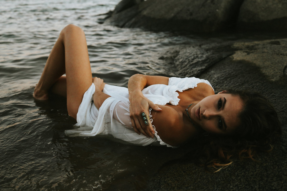 photo-1465145263915-2051131a70ef