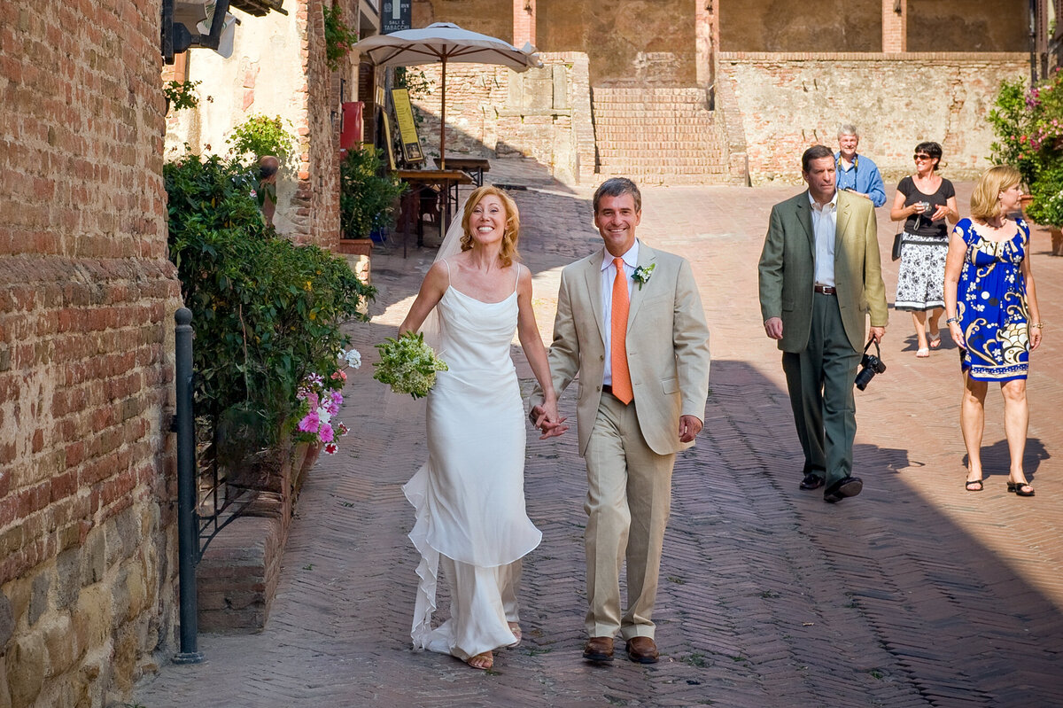 Certaldo-Italy-intimate-Tuscan-wedding-2