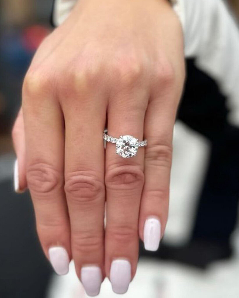 round-diamond-engagement-ring-4