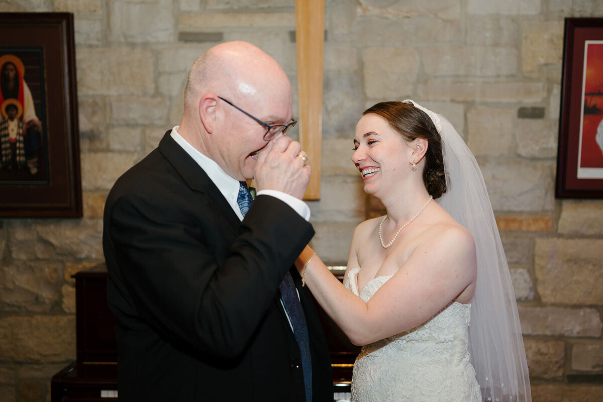 Traditional summer church wedding Rochester MN | Oduma photography -172