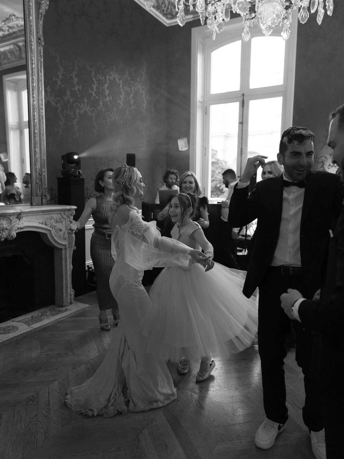 DianeSoteroPhotography_Wedding_StJamesHotel_HotelLeMarois_Paris_France_702