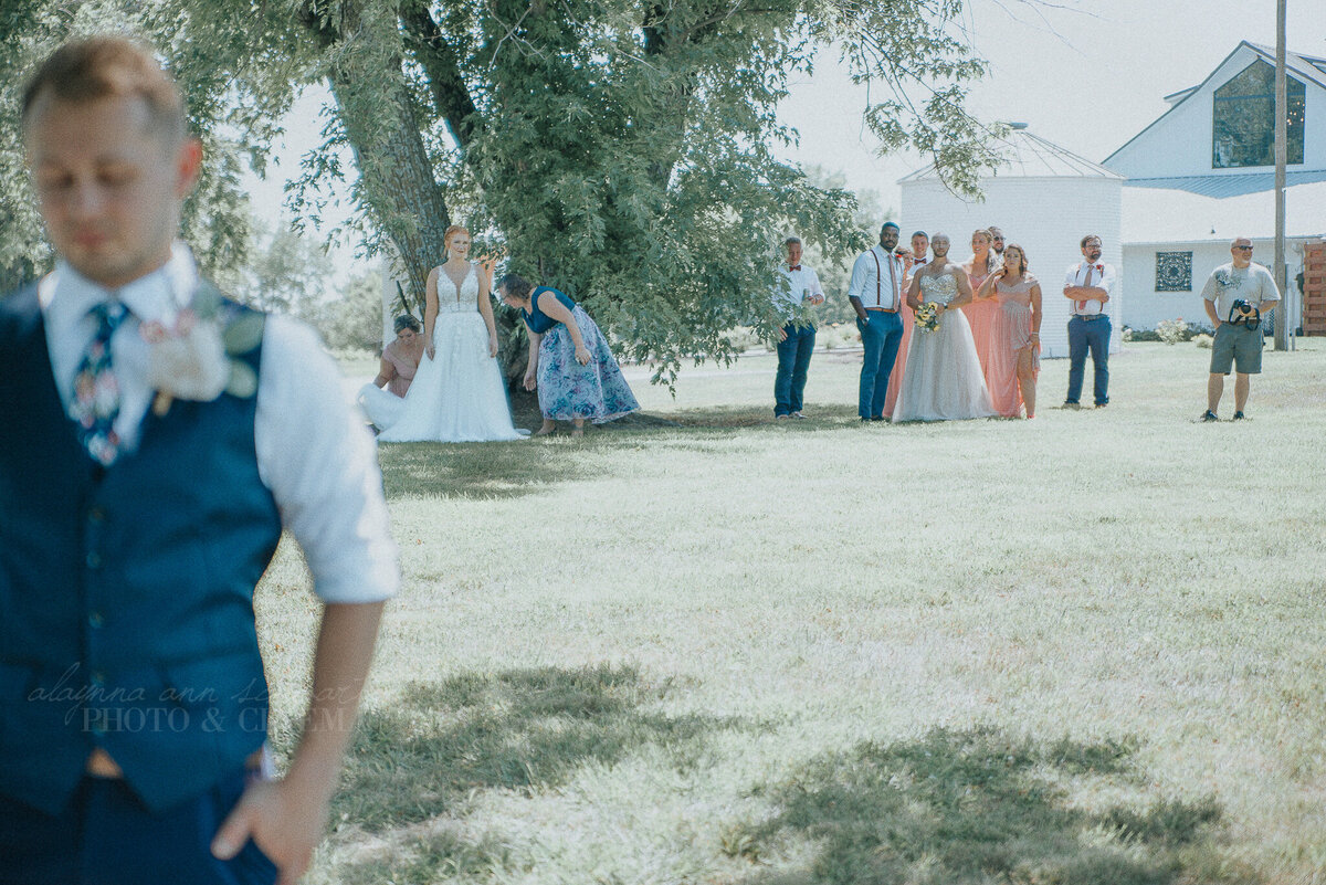 first look _ alaynna ann schwartz _ harpors vinyard _ iowa photographer _ playlife photography_0212
