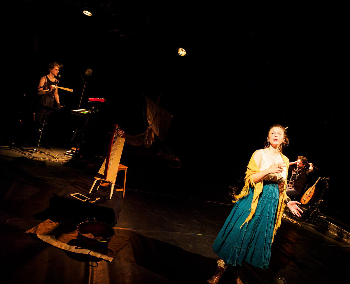 MATTEA Idée originale, interprétation Alexandra Lacour : texte Laura Léoni : mise en scène Sébastien Bonnabel : concept musical et sonore Alexandra Lacour, Ulysse Chaffin_4080016-2-Enhanced-NR