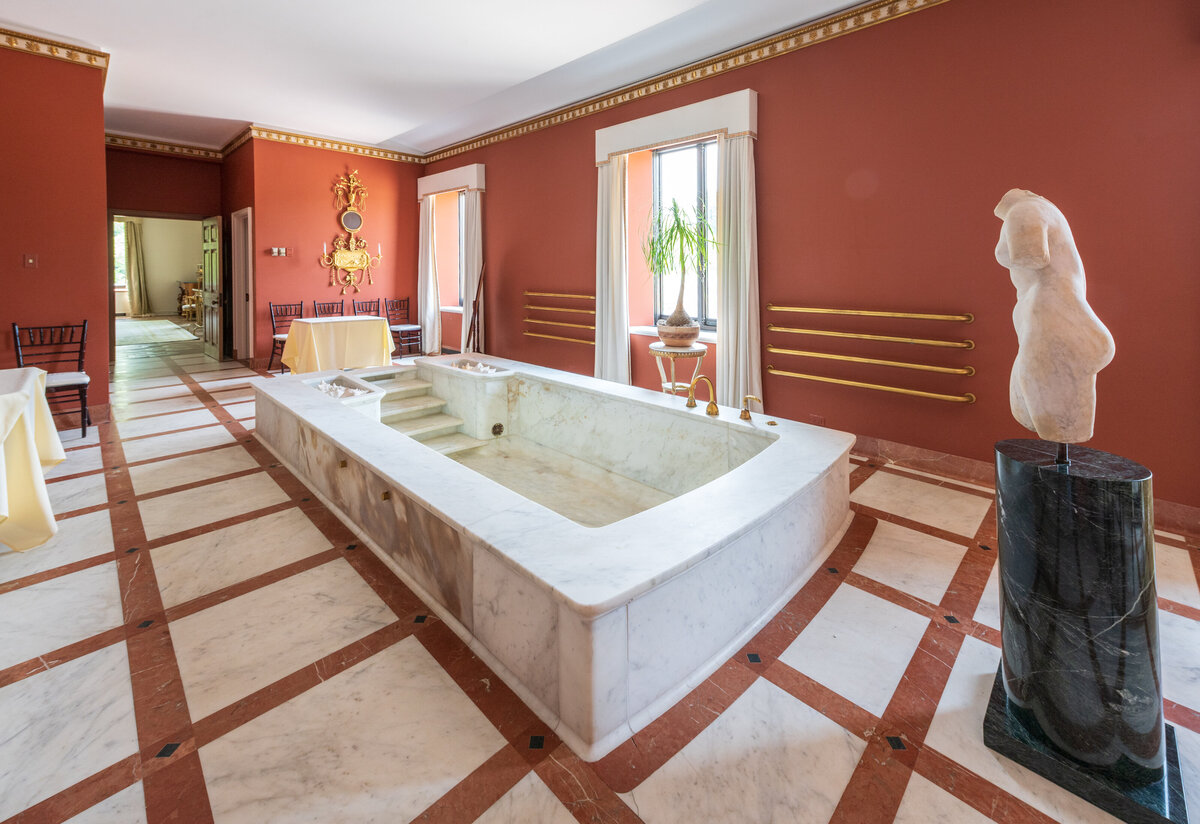 the bathtub in bridal suite at jasna polana