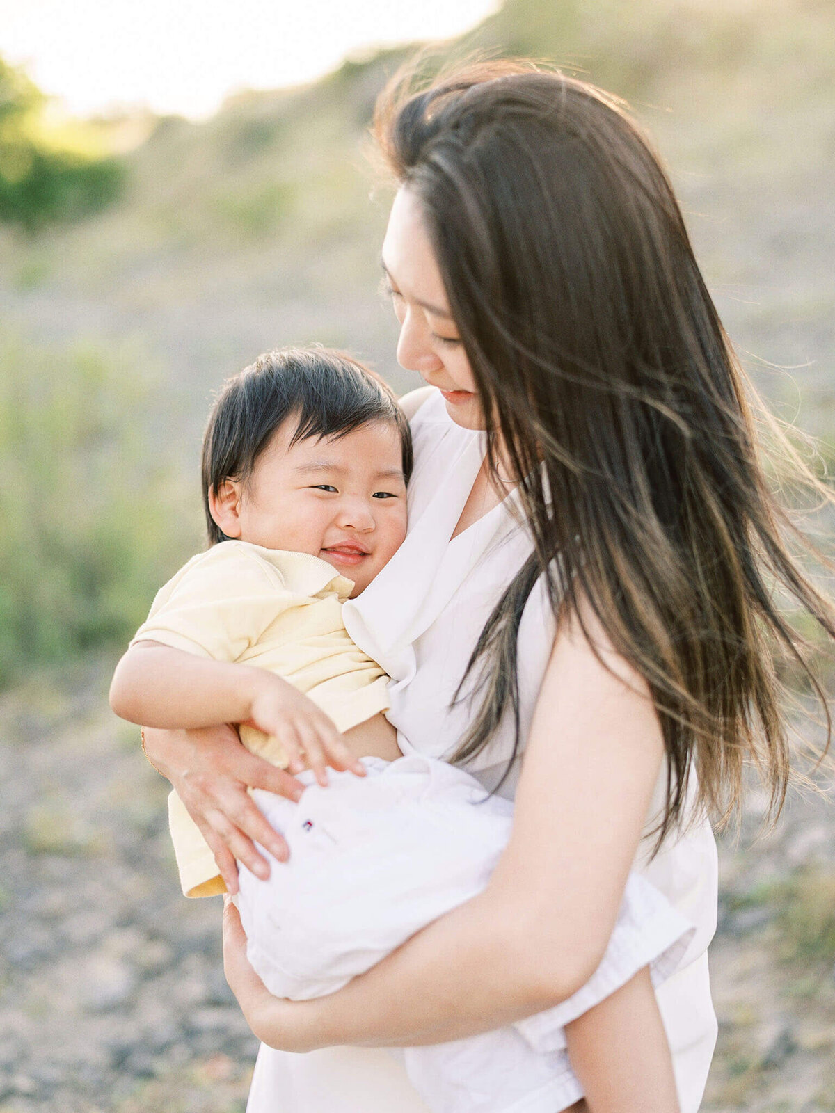 mom plays with toddler in outdoor family photo session near portland oregon