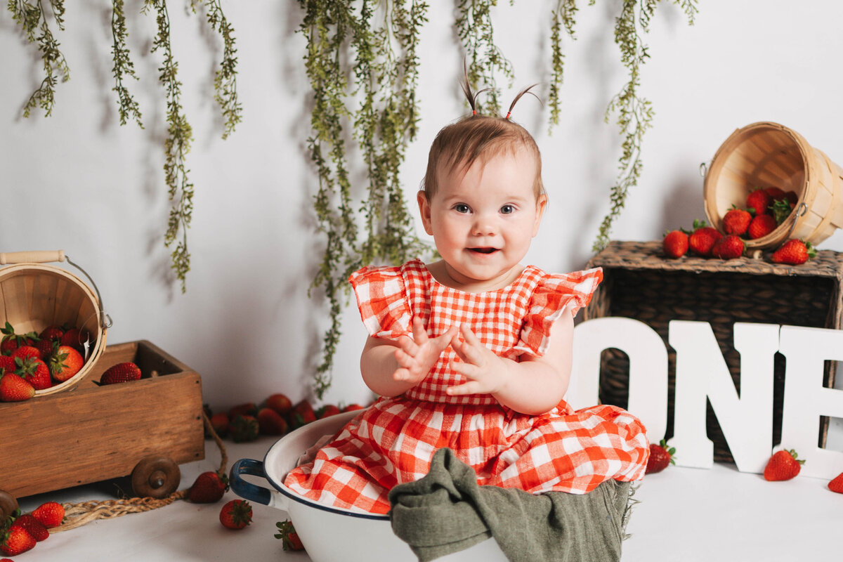 Taylor Elizabeth Photography Weddings and Lifetyle Photographer in Indiana Maternity + Family Photo 2