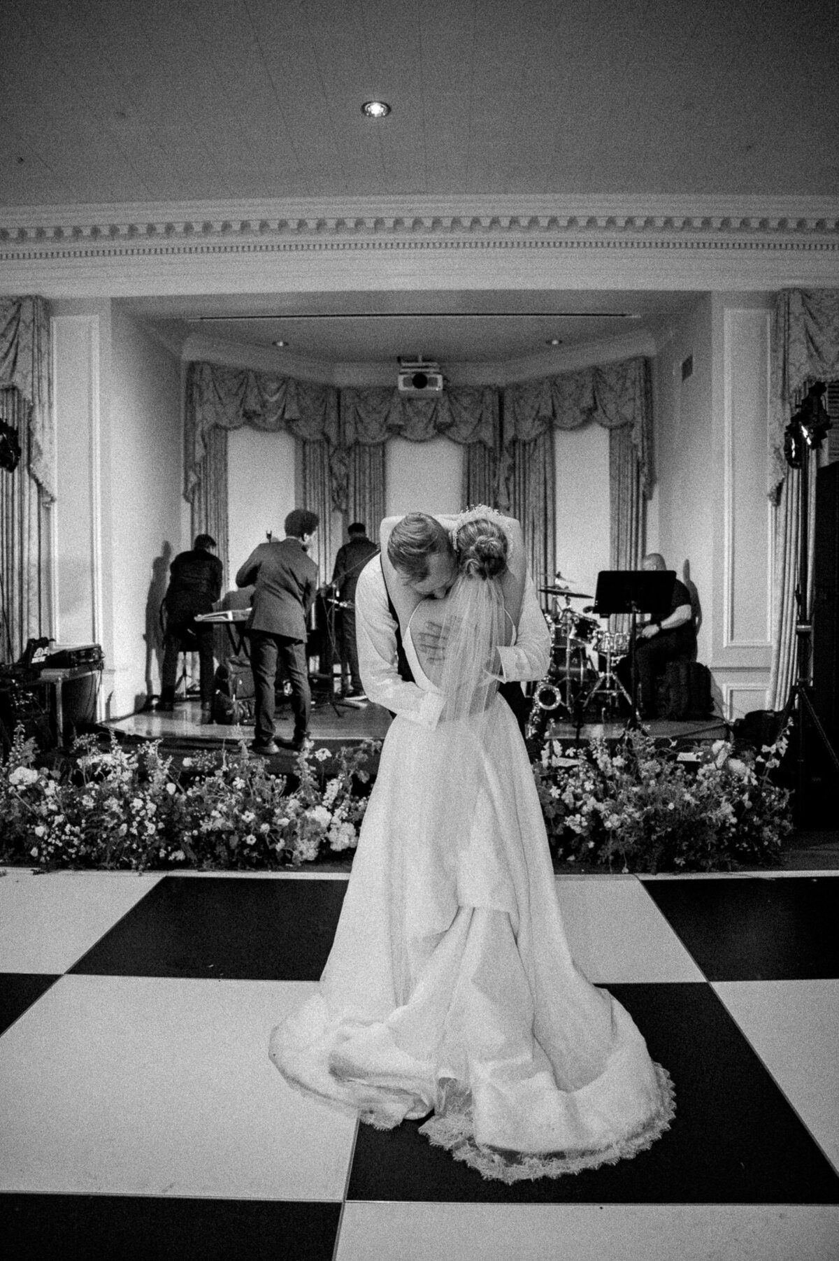 Farmington Country Club Wedding Photographer - Hunter and Sarah Photography-121