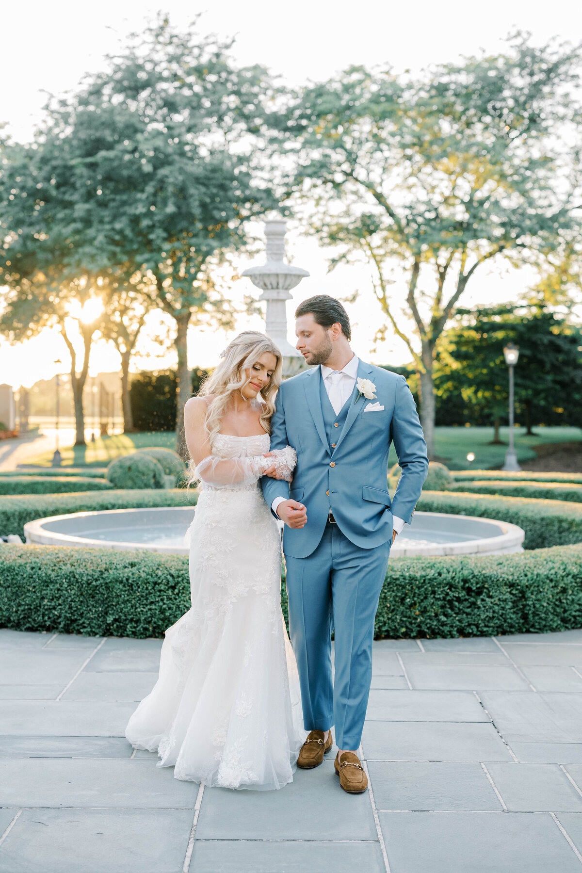 Caitlyn_and_Joe_Sneak_MTA-242