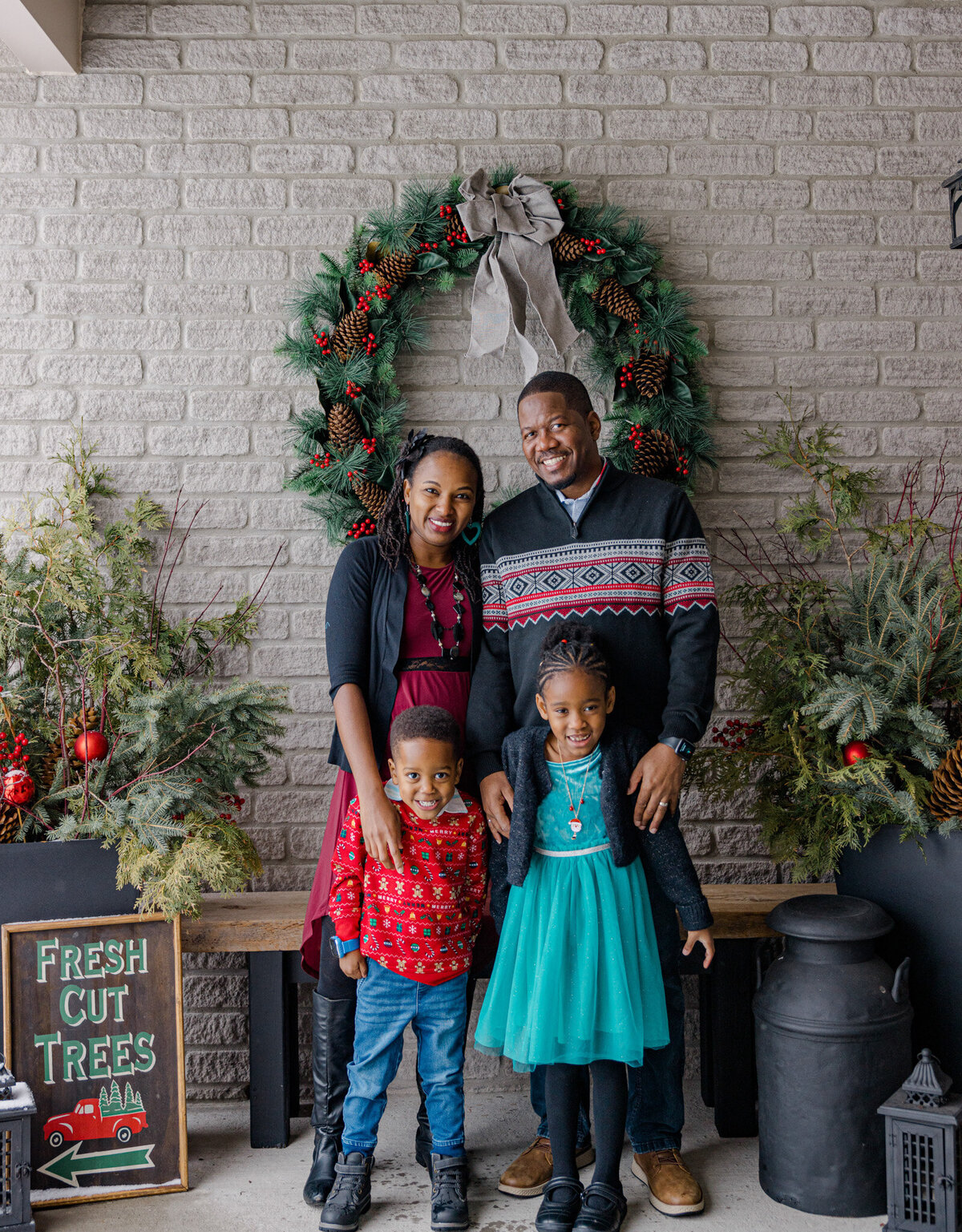 family-mini-session-ontario-ottawa-grey-loft-studio-2024-12