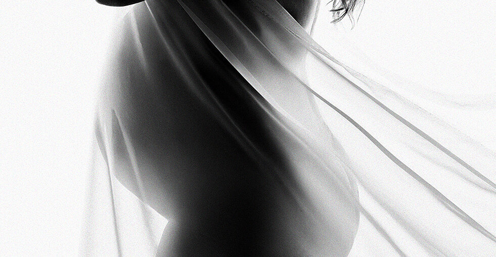 fashion maternity photographer maternity belly wrapped in fabric