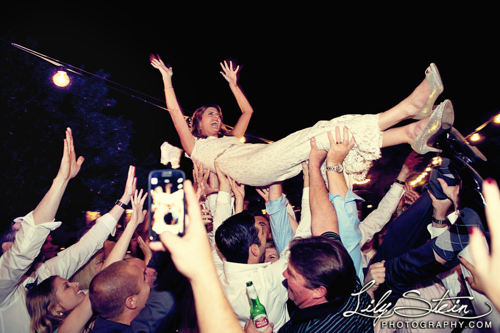 casa-cody-inn-wedding-photography-diamond-palm-springs-lily-stein-sound-prodigy-crowd-surfing-087