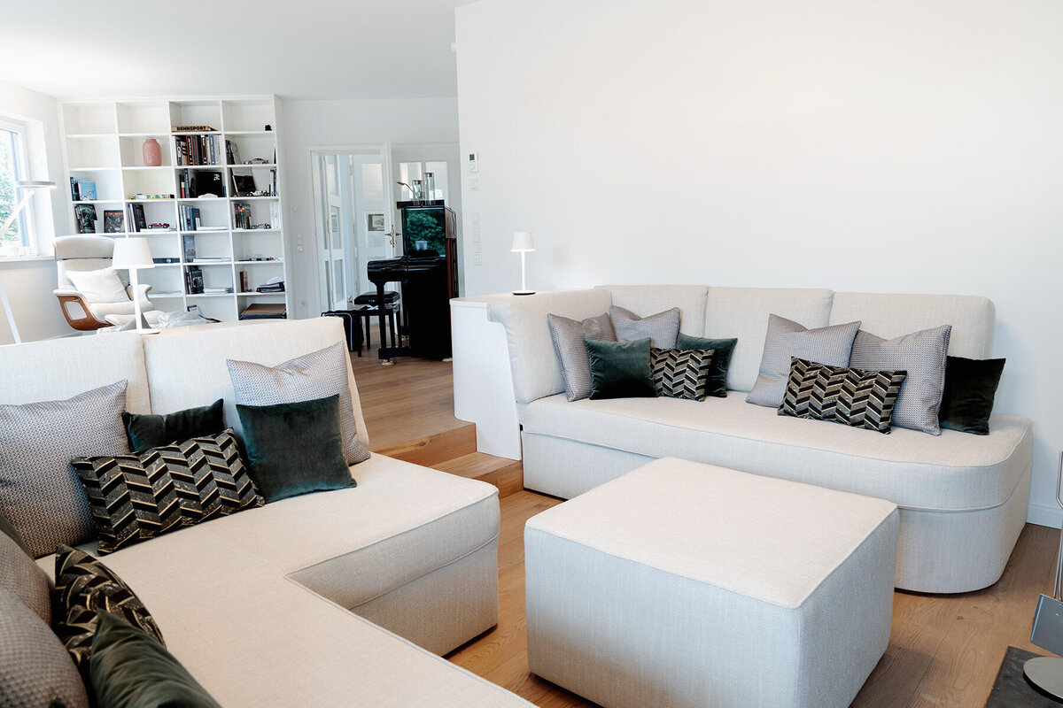 Von-Dach-bis-Keller-individuelle-Couch-gepolstert