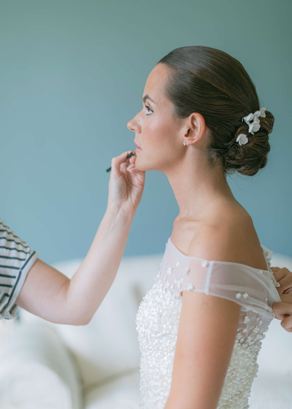 chloe-winstanley-weddings-bride-makeup-touch-up