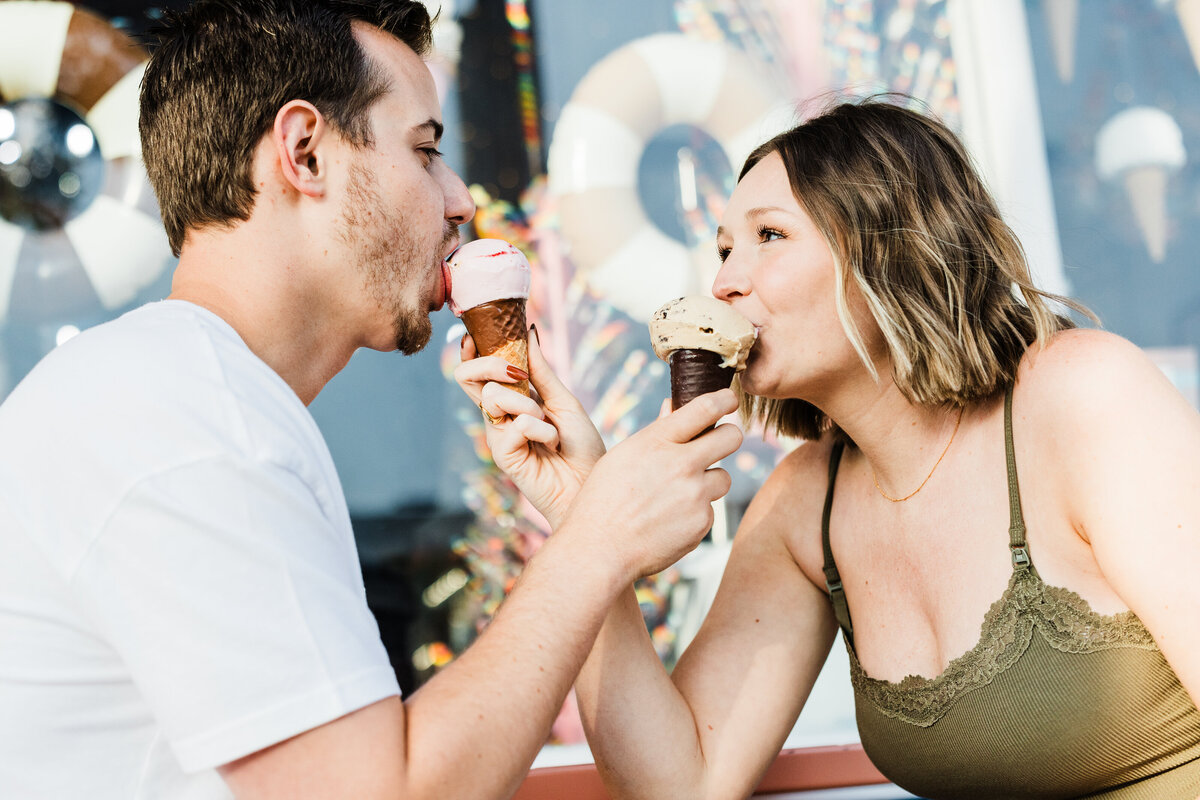 couple-trading-ice-cream-cones-at-Manhattan-Beach-Creamery