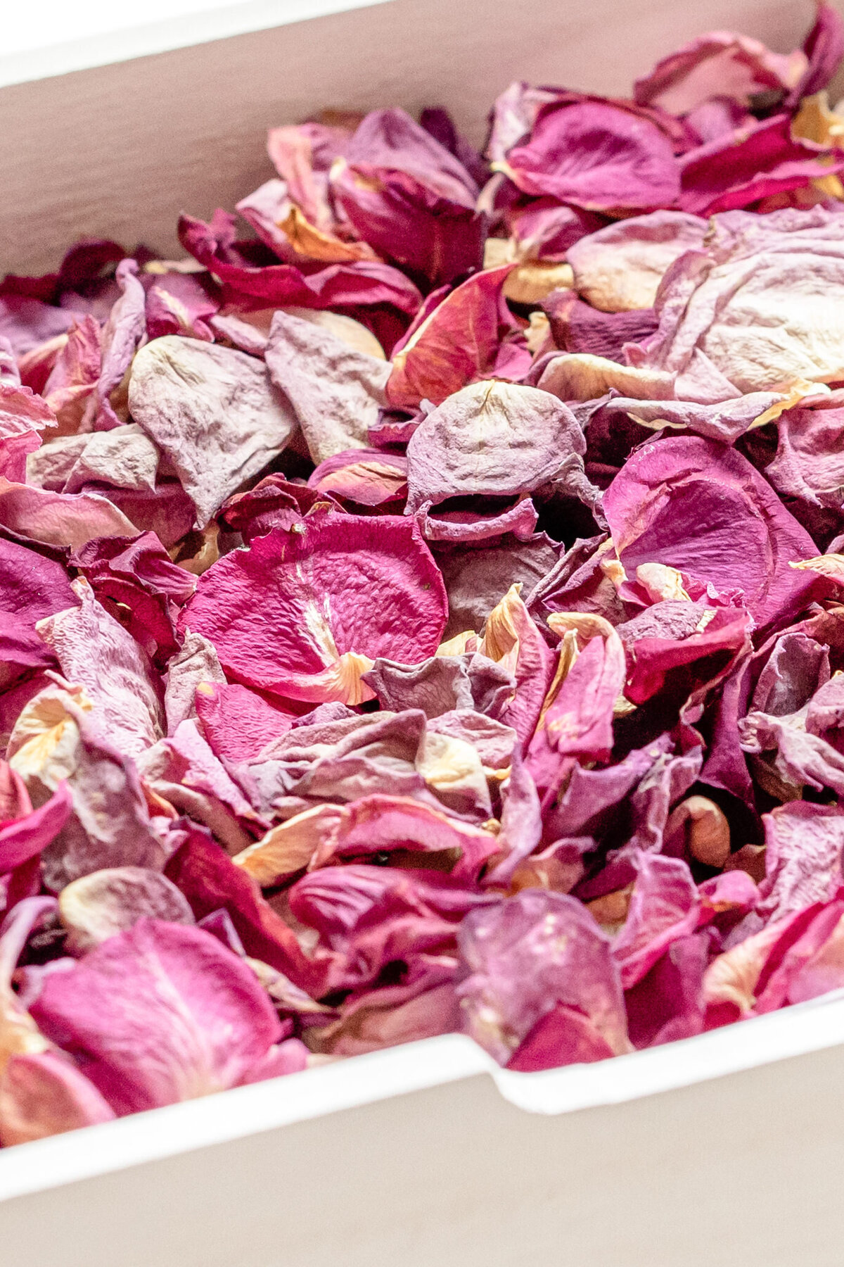 Real-pressed-petal-confetti