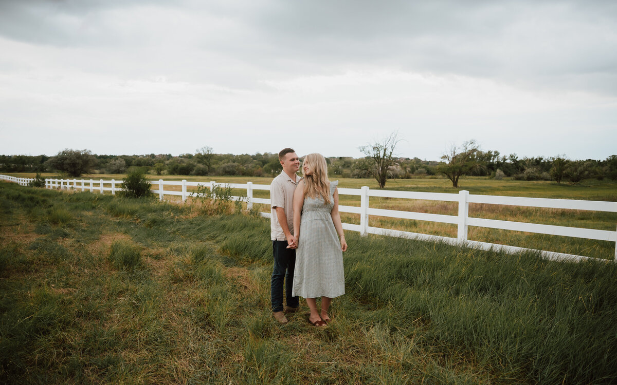 couple-in-field-new-mexico-photographer