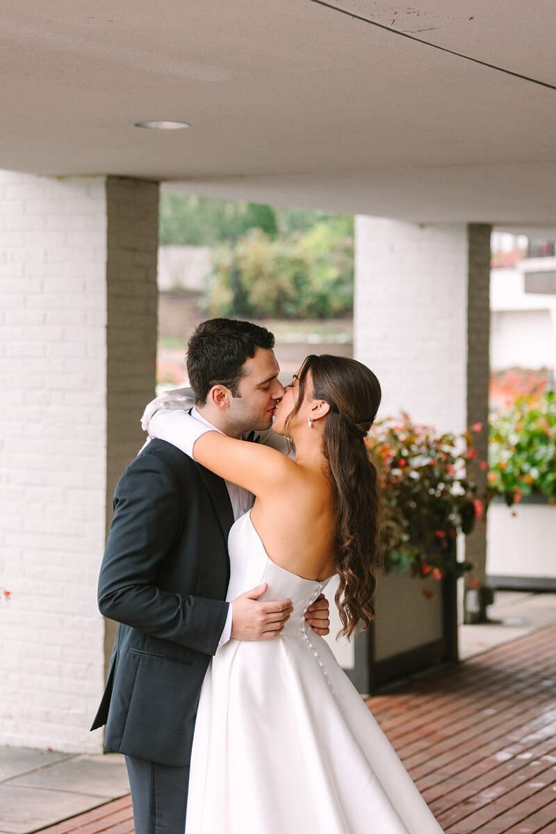 evansville-country-club-wedding-first-look-moment14