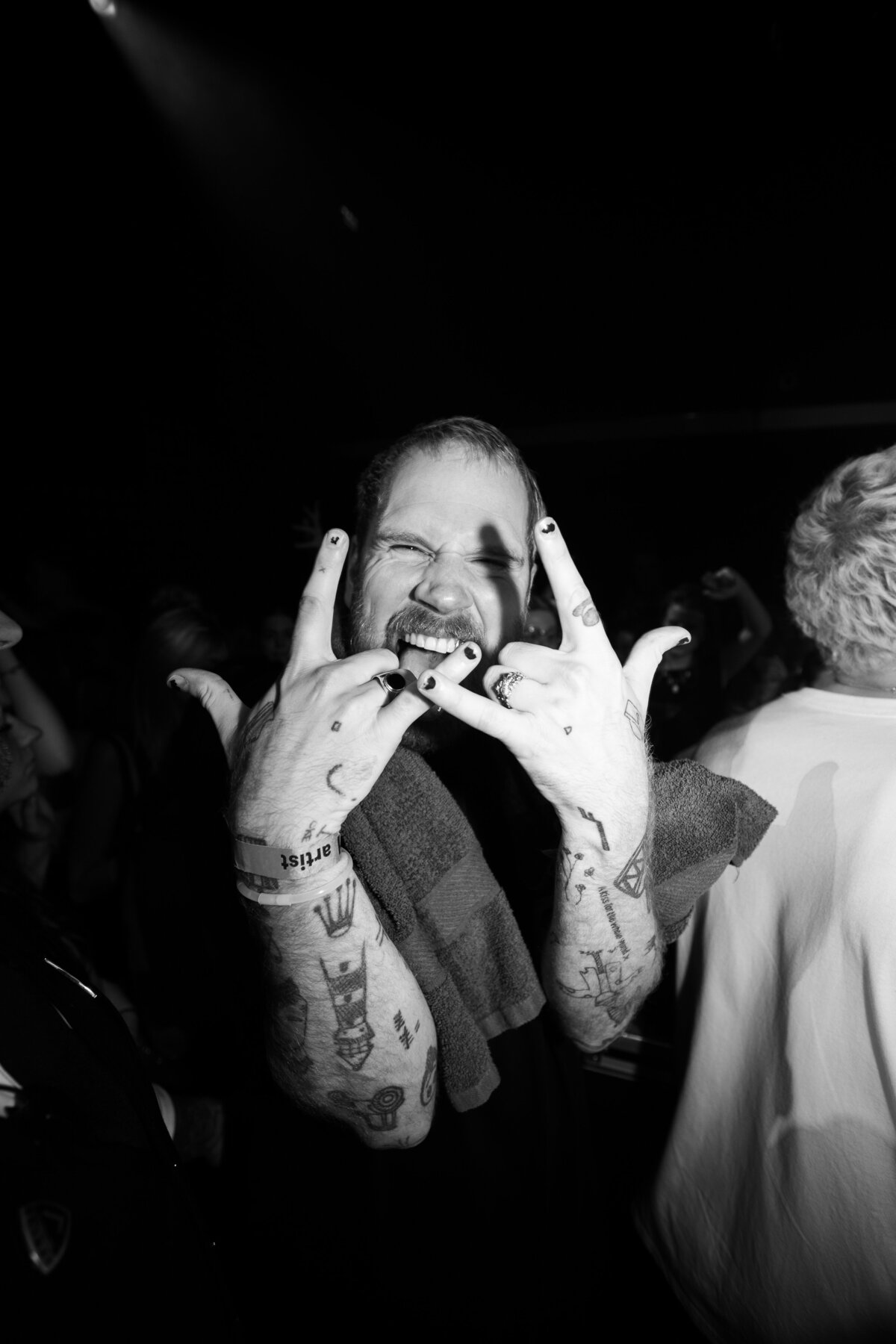 A high-energy crowd shot by Bo Eppink, capturing the raw excitement and intensity of Sam Hofman's performance.