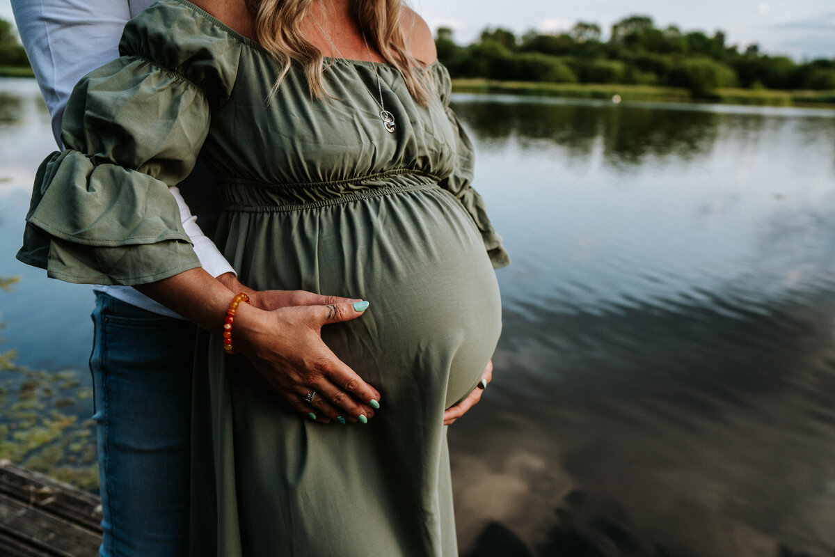 Pregnancy-maternity-motherhood-photographer-buckinghamshire