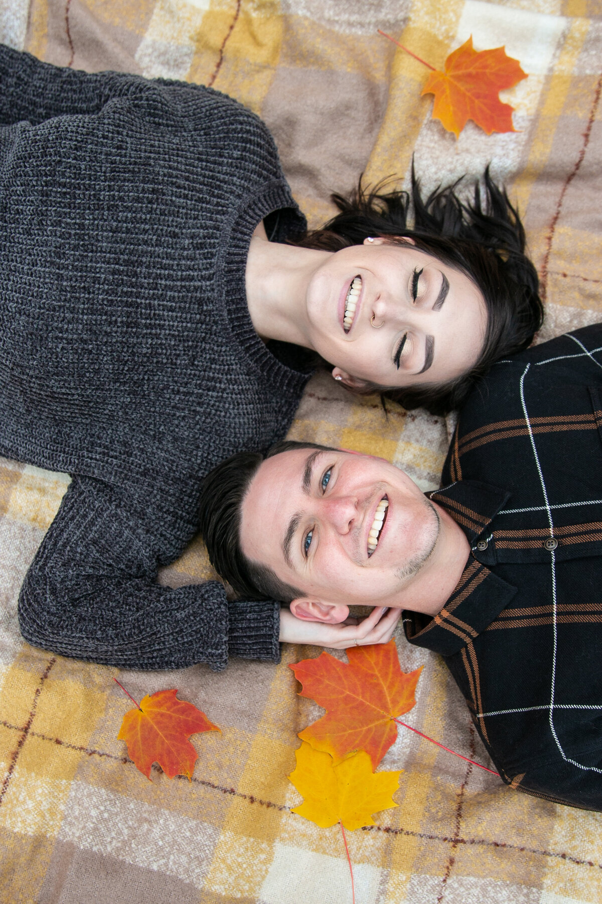 couple-fall-photoshoot-at-graue-mill