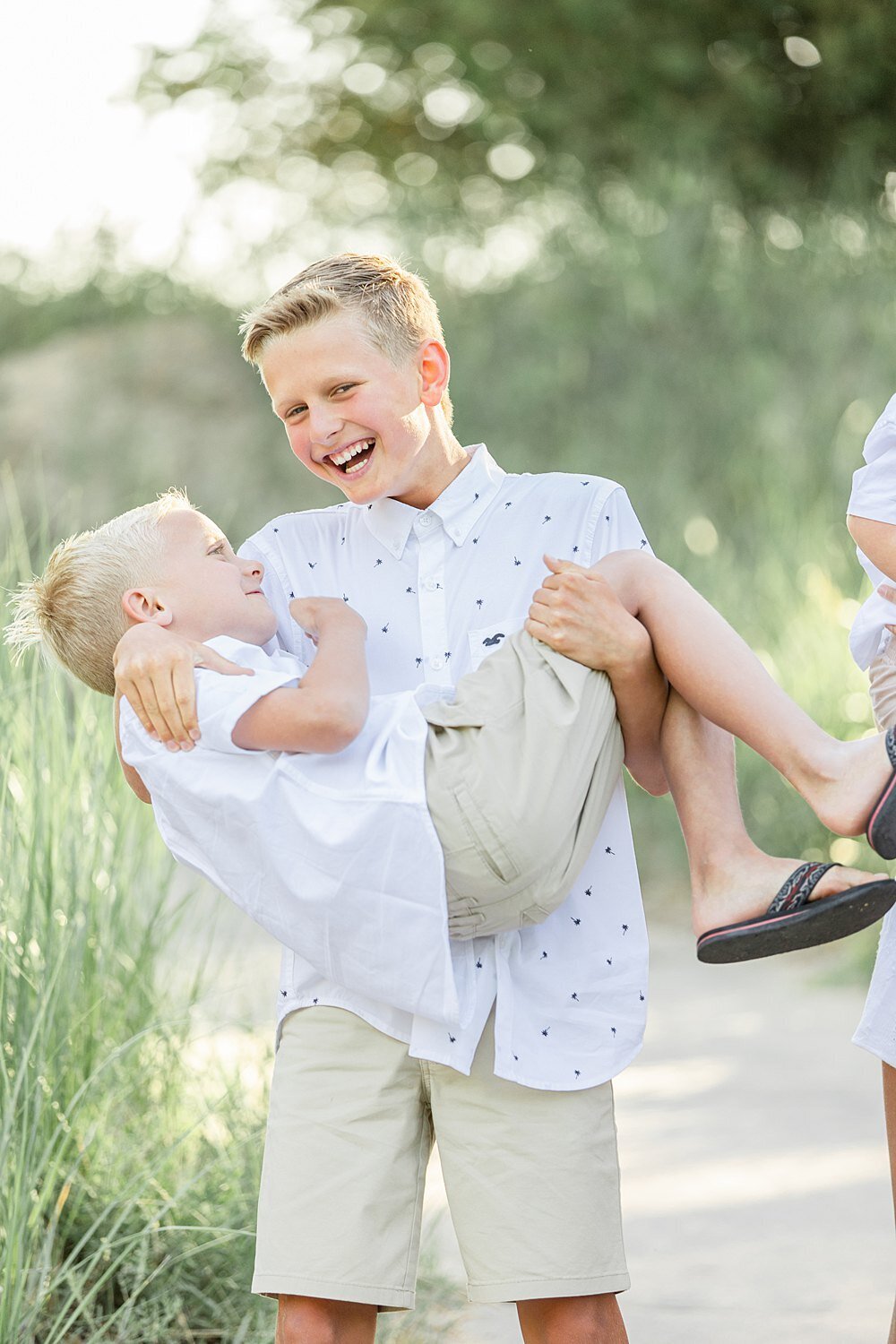 extended-family-session-muskegon-lake-michigan-beach-8.jpg3