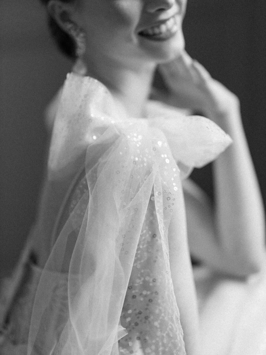 Parisian couture wedding in Black and White at chateau de Bonaventure Paris Veronique Lorre floral designer Aude lucas10