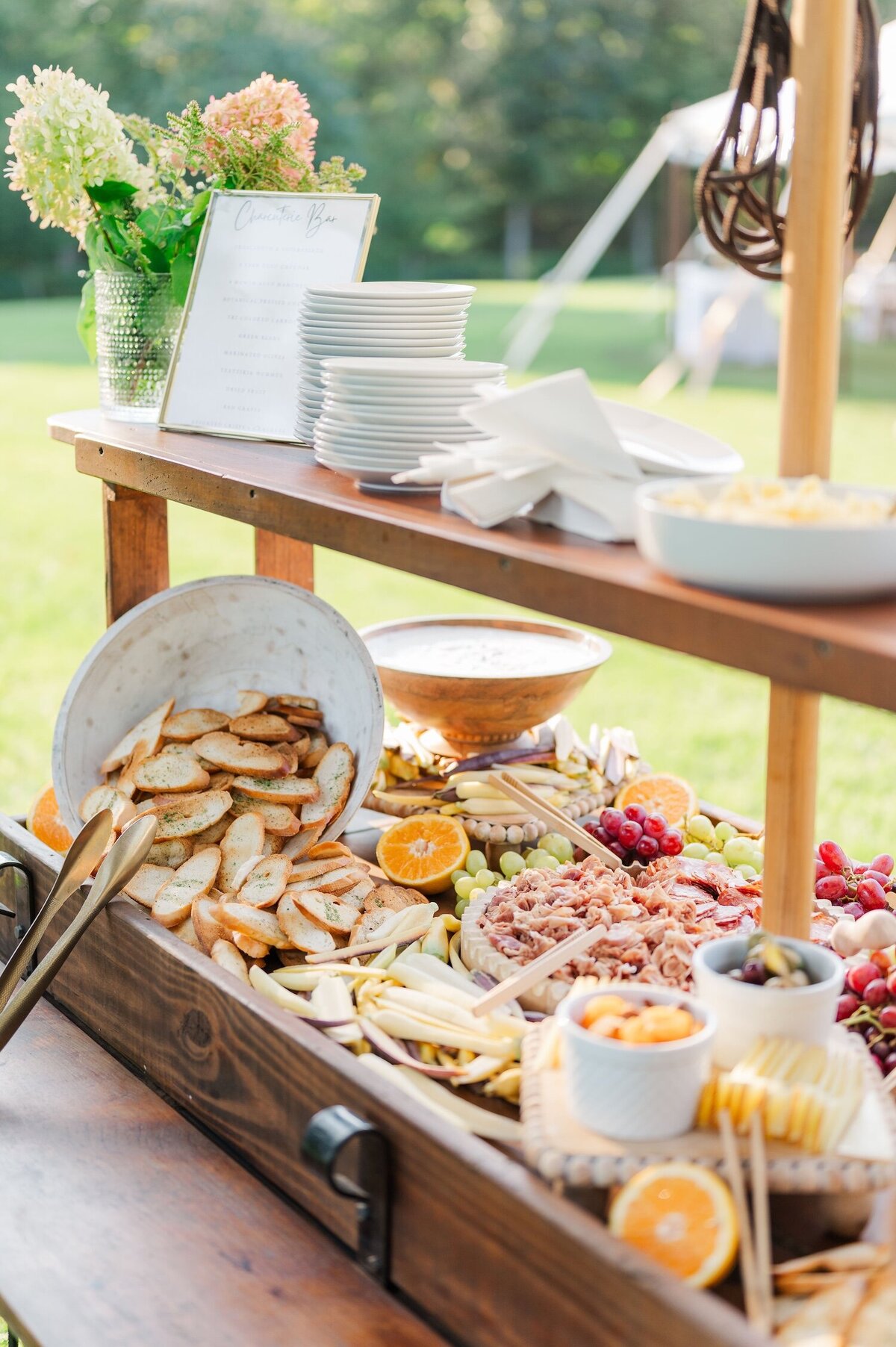 A cheese and cracker cocktail hour spread at Smith Farm Gardens.