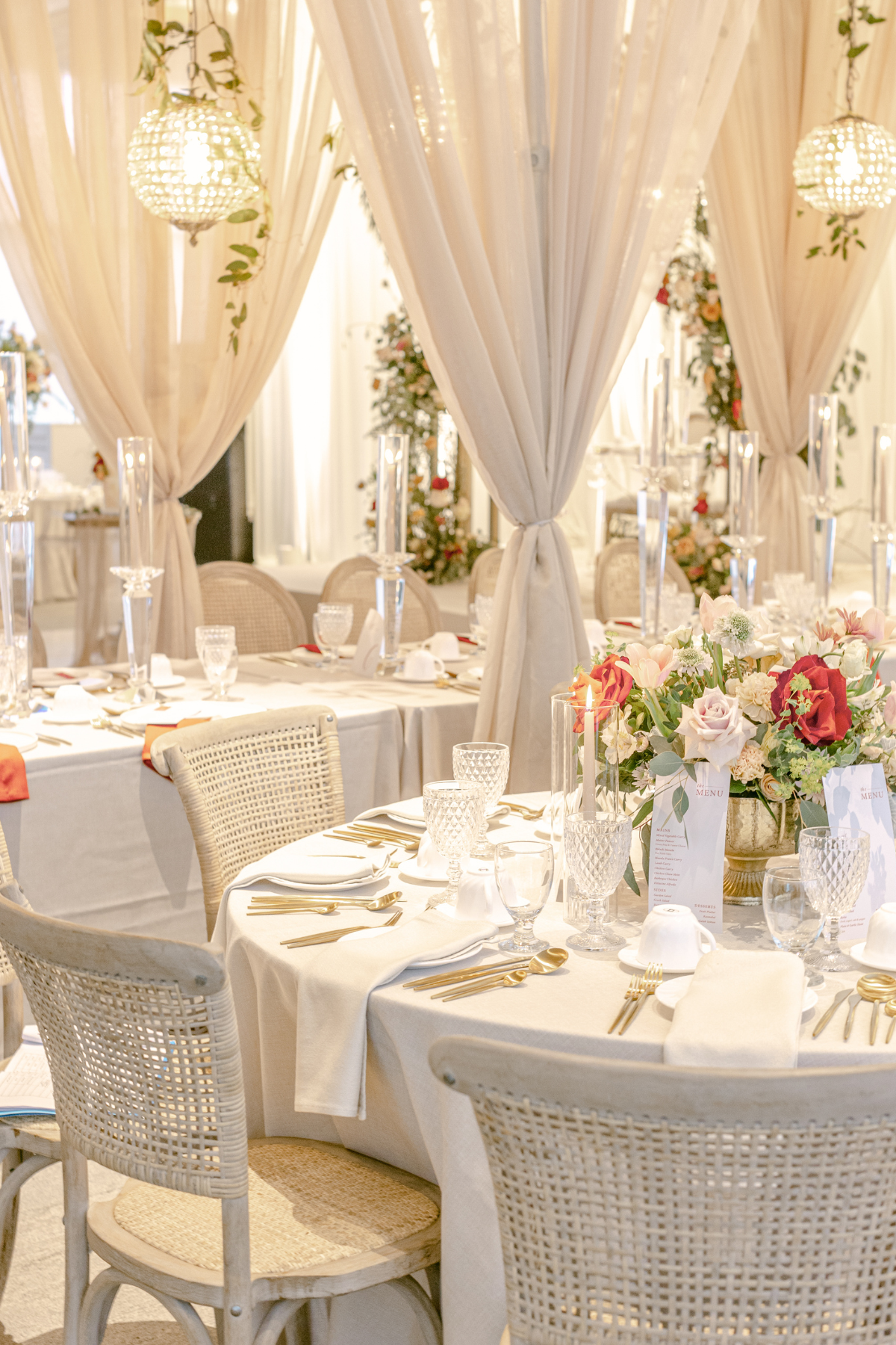 kavita-mohan-ivory-gold-orange-wedding-reception-draping-centerpiece-chandelier-roses