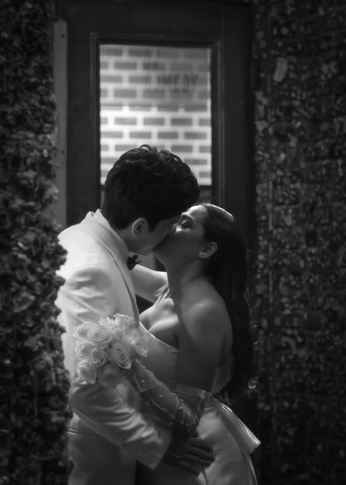 Downtown-Seattle-elopement-documentary-style-photography-jennifer-moreno-photography-Washington