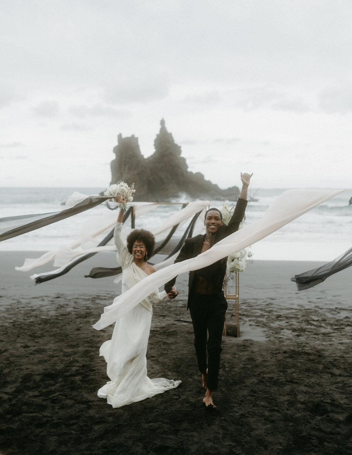 EPHEMERAL_beach_elopement-91