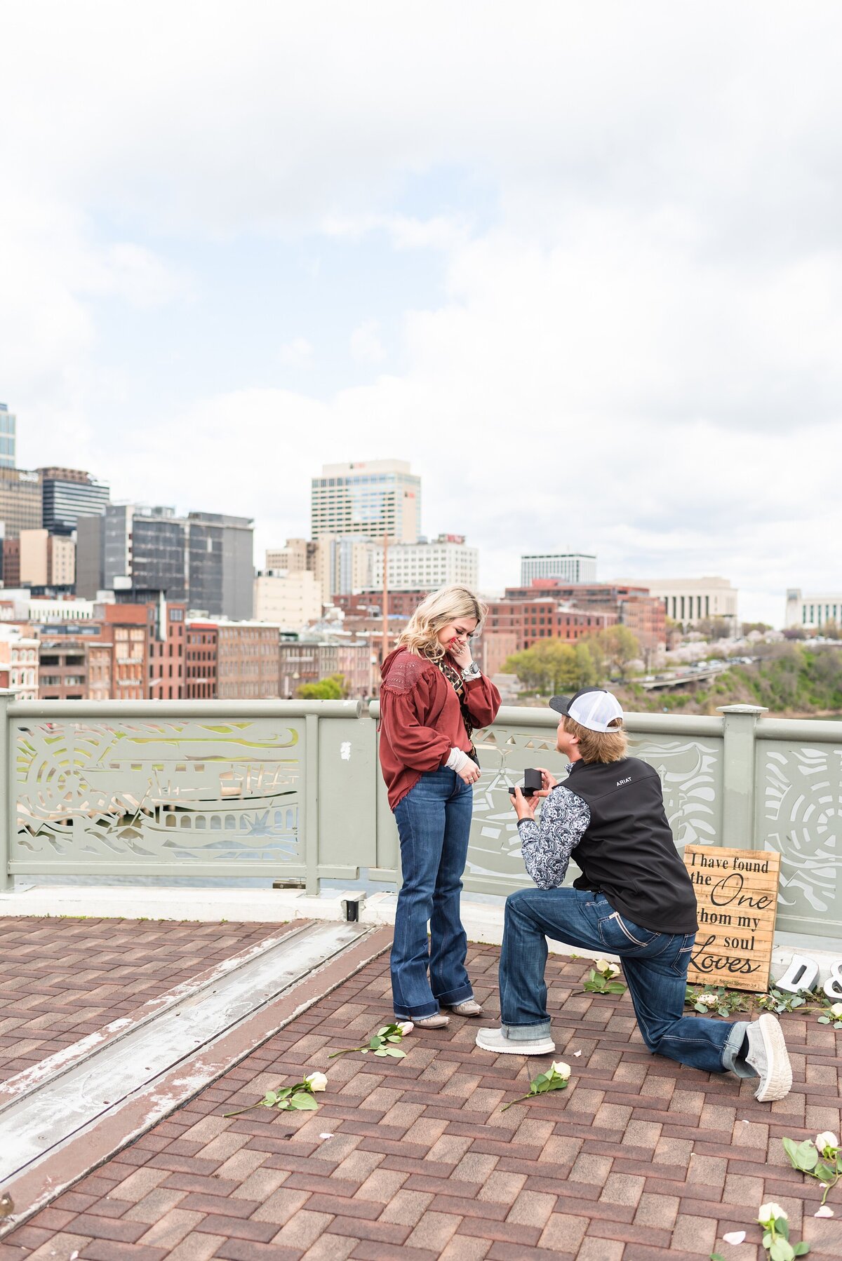 Surprise-proposal-photos-in-Downtown-Nashville-Pedestrian-Bridge+16