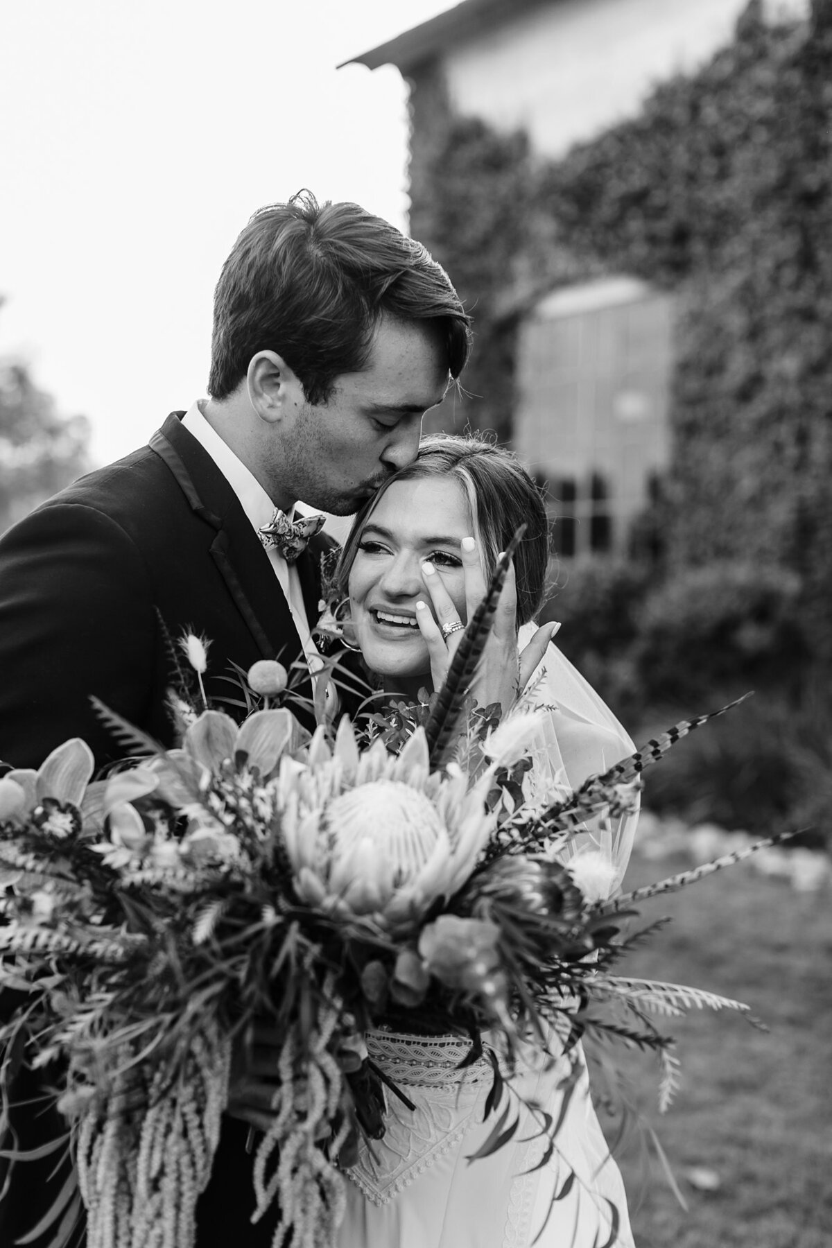 westernrootsandfallromancemorganandjimmysoldedobbinstationwedding64