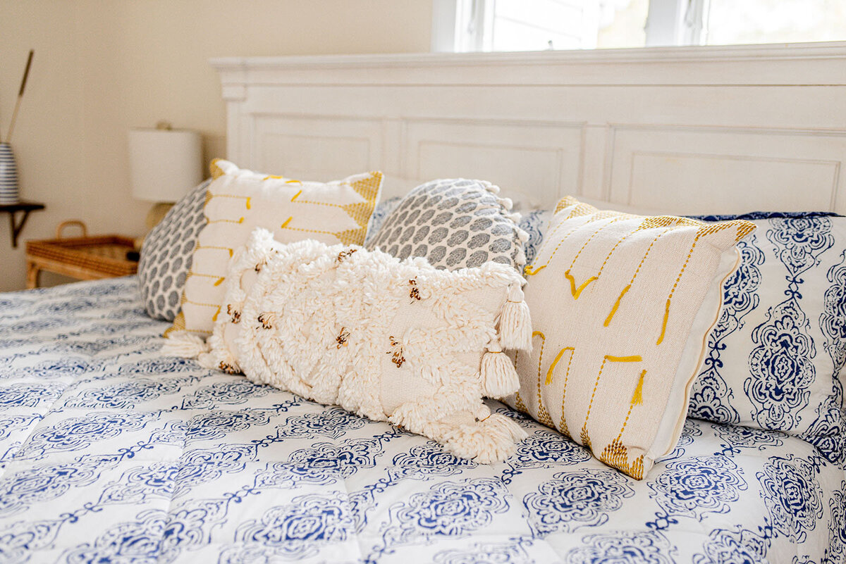 7Elements_IndianLake_Bedroom03Pillows