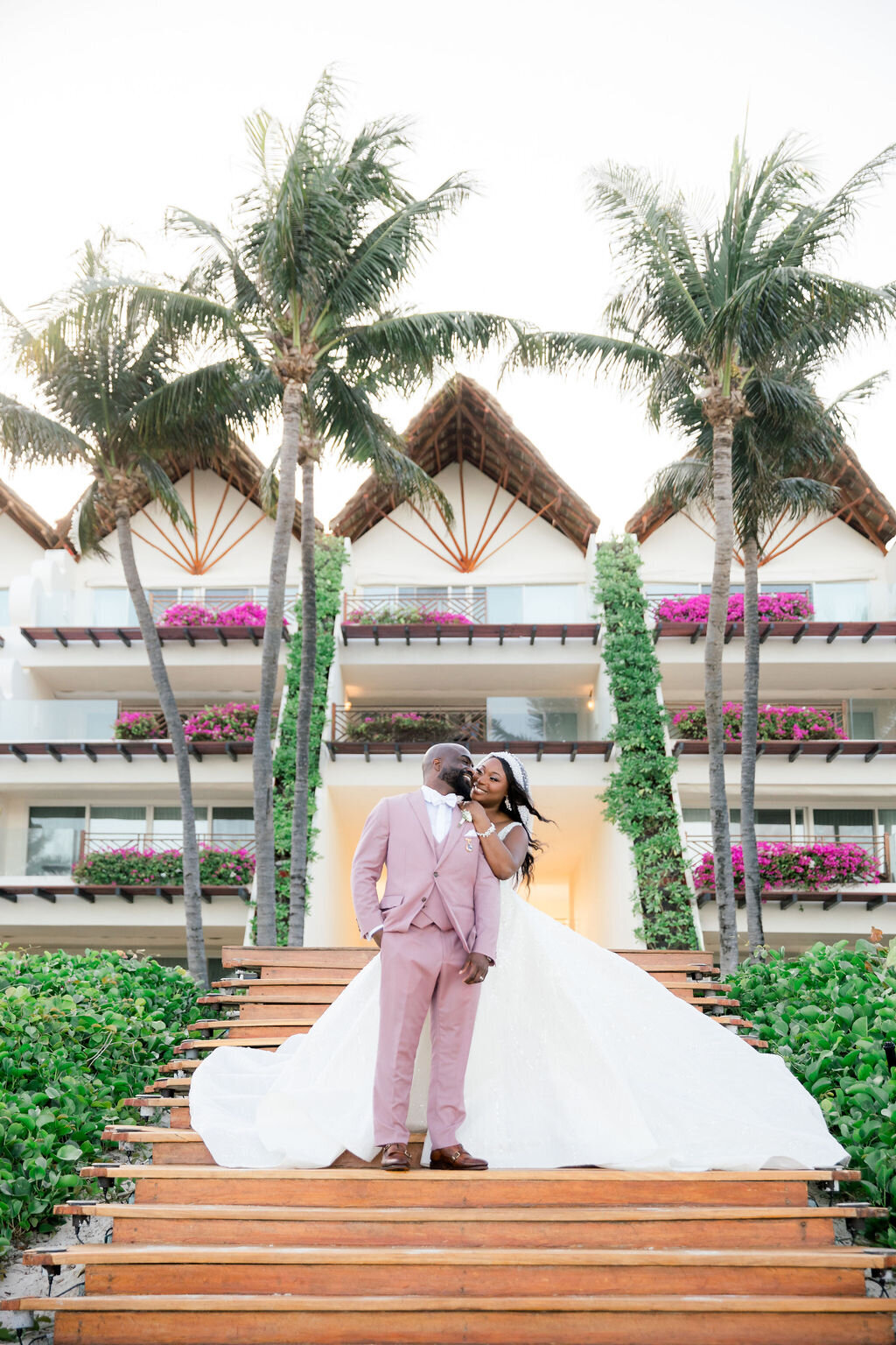 grand-velas-bride-and-groom-3