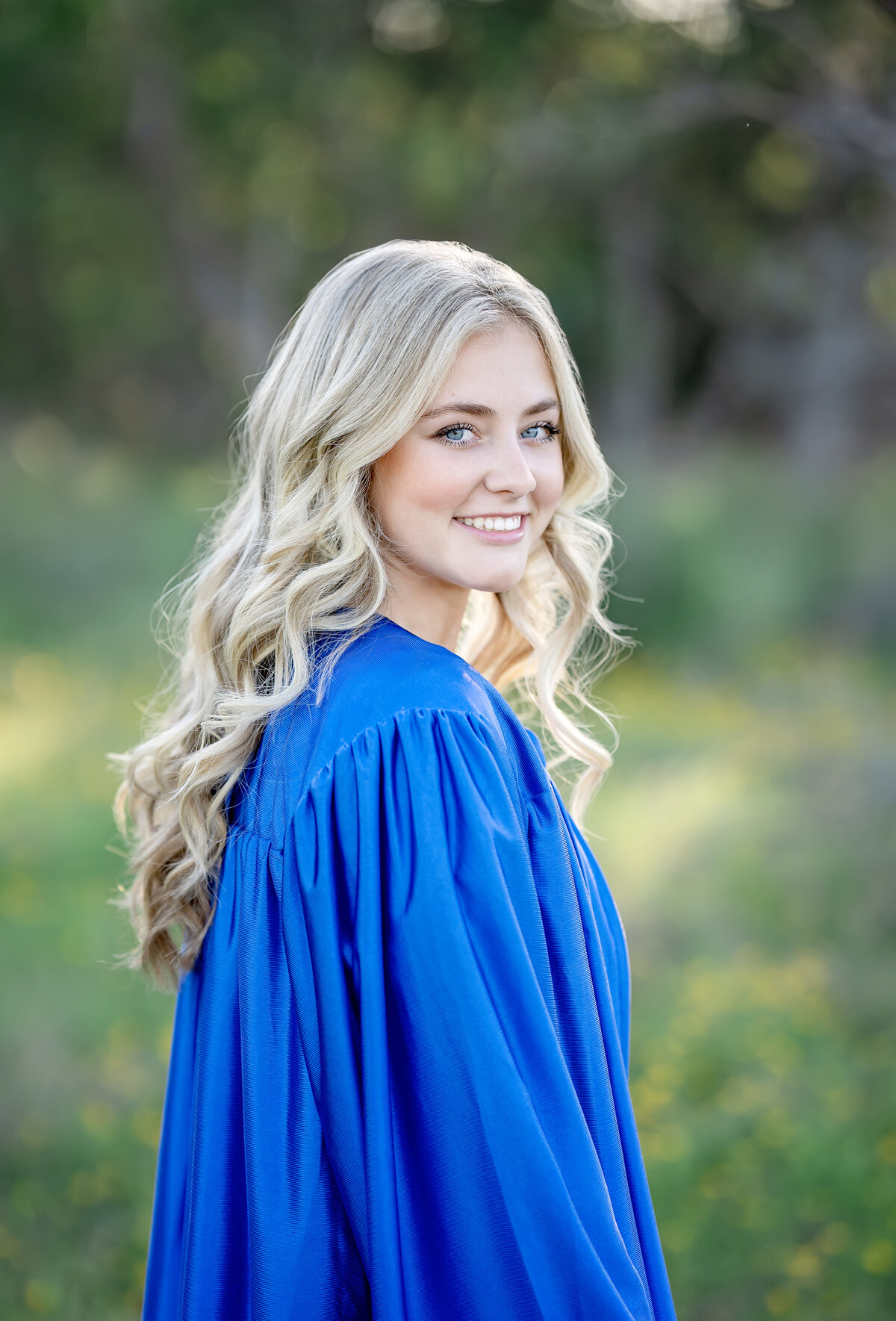 senior_girl_photography_in_field_08