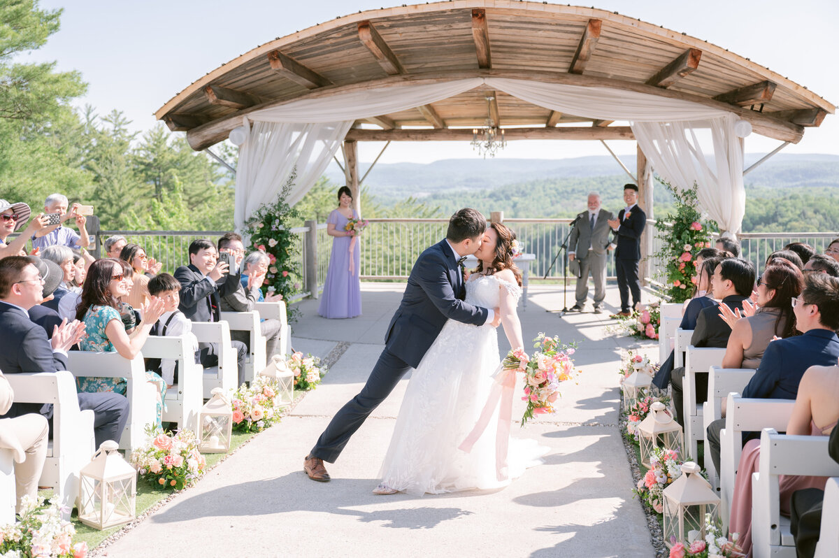 Le Belvedere-Bright-Spring-Floral-Wedding-Photography-by-Emma 46