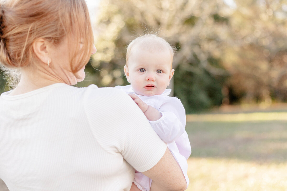 WinterFamilyPhotoSession2023-BabyLaney17