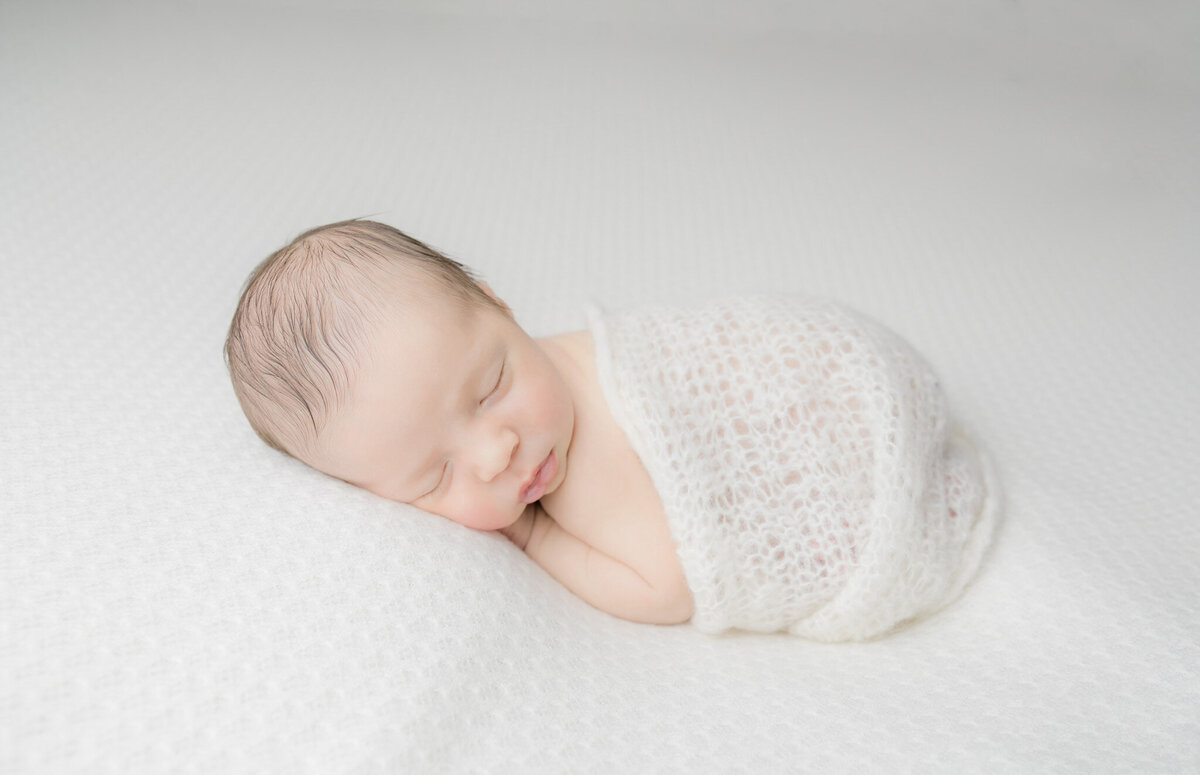 melissa-lamb-newborn-studio-ottawa-grey-loft-studio-2023-9