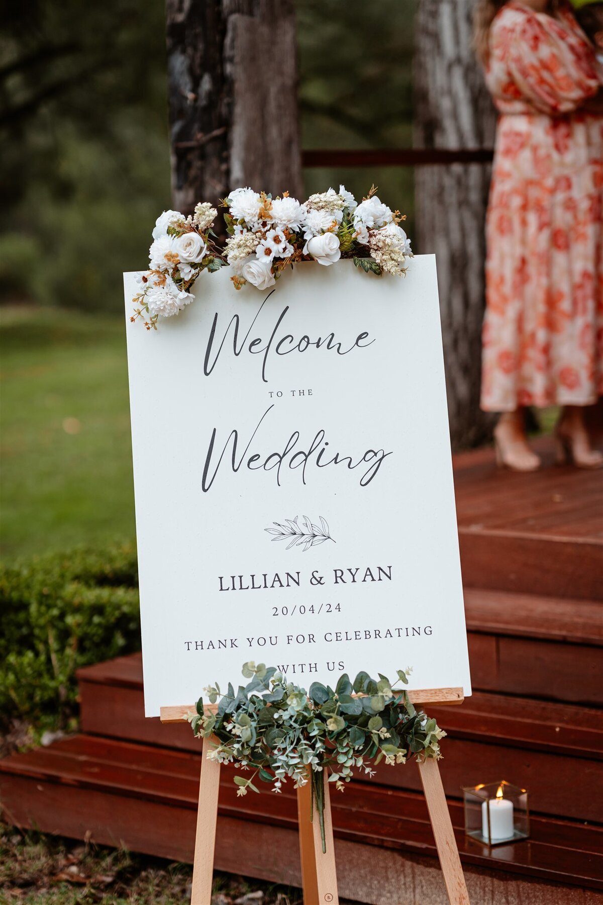 A close-up, high-definition capture showcasing the intricate details of the wedding decor, such as delicate floral arrangements, sparkling table settings, and elegant centerpieces.
