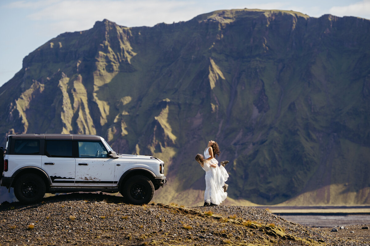 4x4 Iceland Elopement