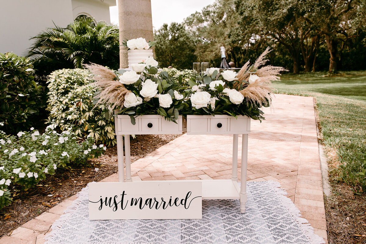 jessica-cruz-photography-harborside-chapel-elope-tampa-chantilly-chic-15